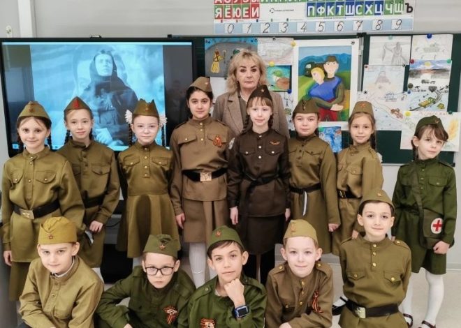 В честь годовщины снятия блокады Ленинграда в нашей школе прошёл конкурс чтецов, в котором приняли участие все ученики начальных классов