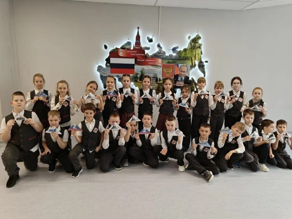 В нашей школе прошла акция «Открытка солдату», приуроченная к Дню защитника Отечества