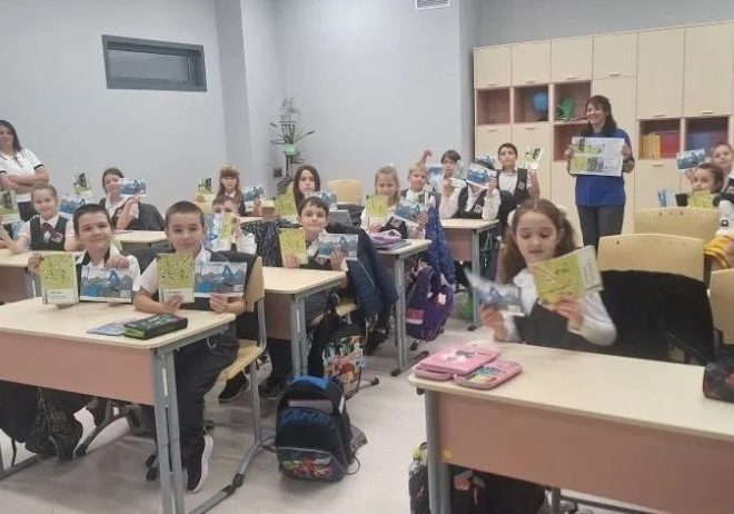 Специалист по связям с общественностью УК Платовское, Корякова Наталья Михайловна, посетила открытый урок в 3 «И» классе