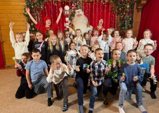 Обучающиеся 1 «А» класса отправились на новогоднюю экскурсию-квест «Дом приключений Деда Мороза»