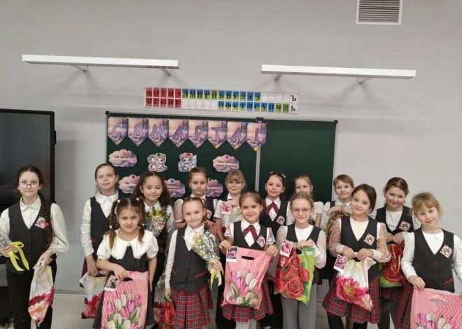 В преддверии весеннего праздника 8 марта во 2 » А» классе прошла игровая конкурсная программа «А, ну-ка, девочки»