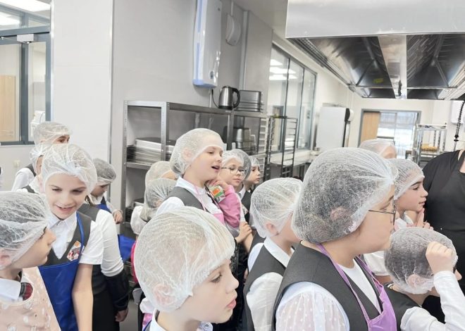 ТАЙНЫ ШКОЛЬНОЙ КУХНИ: 1 «И» ЗА КУЛИСАМИ СТОЛОВОЙ!