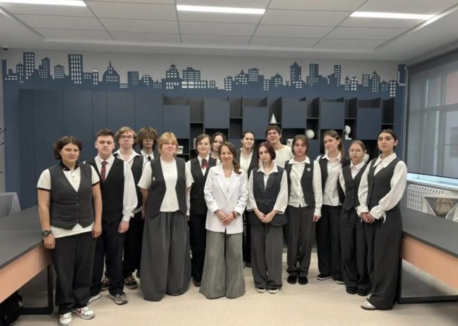 🎨 ПРОФОРИЕНТАЦИОННЫЙ УРОК В 10А: знакомство с миром архитектуры и искусства🎨