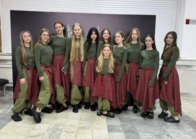 Ученица 5 «Б» класса Морозова Милана со своим коллективом участвовала во Всероссийском конкурсе современного и эстрадного танца и заняла первое место