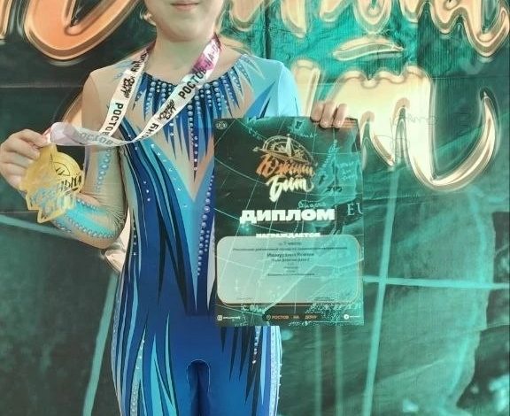 НАША ЗВЕЗДОЧКА ИЗ 4 «А» СИЯЕТ НА ВЕРШИНЕ ПЬЕДЕСТАЛА!