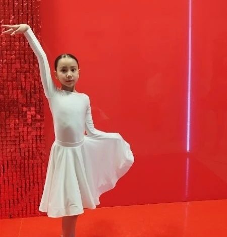 ПОЗДРАВЛЯЕМ НАШУ УЧЕНИЦУ ИЗ 1 «А» КЛАССА С ОТЛИЧНЫМ РЕЗУЛЬТАТОМ НА СОРЕВНОВАНИЯХ!